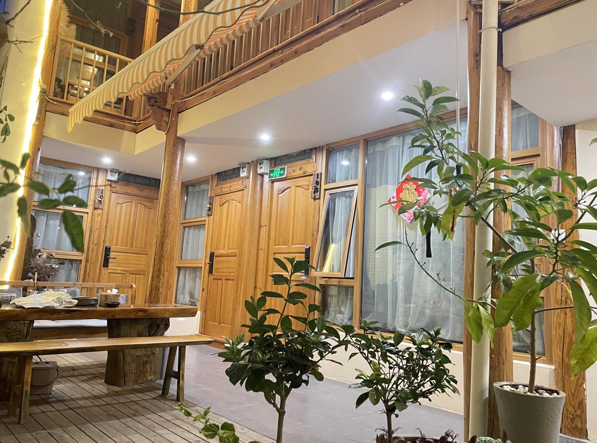 Big Tree Guesthouse - Naxi Old Style Λιγιάνγκ Εξωτερικό φωτογραφία