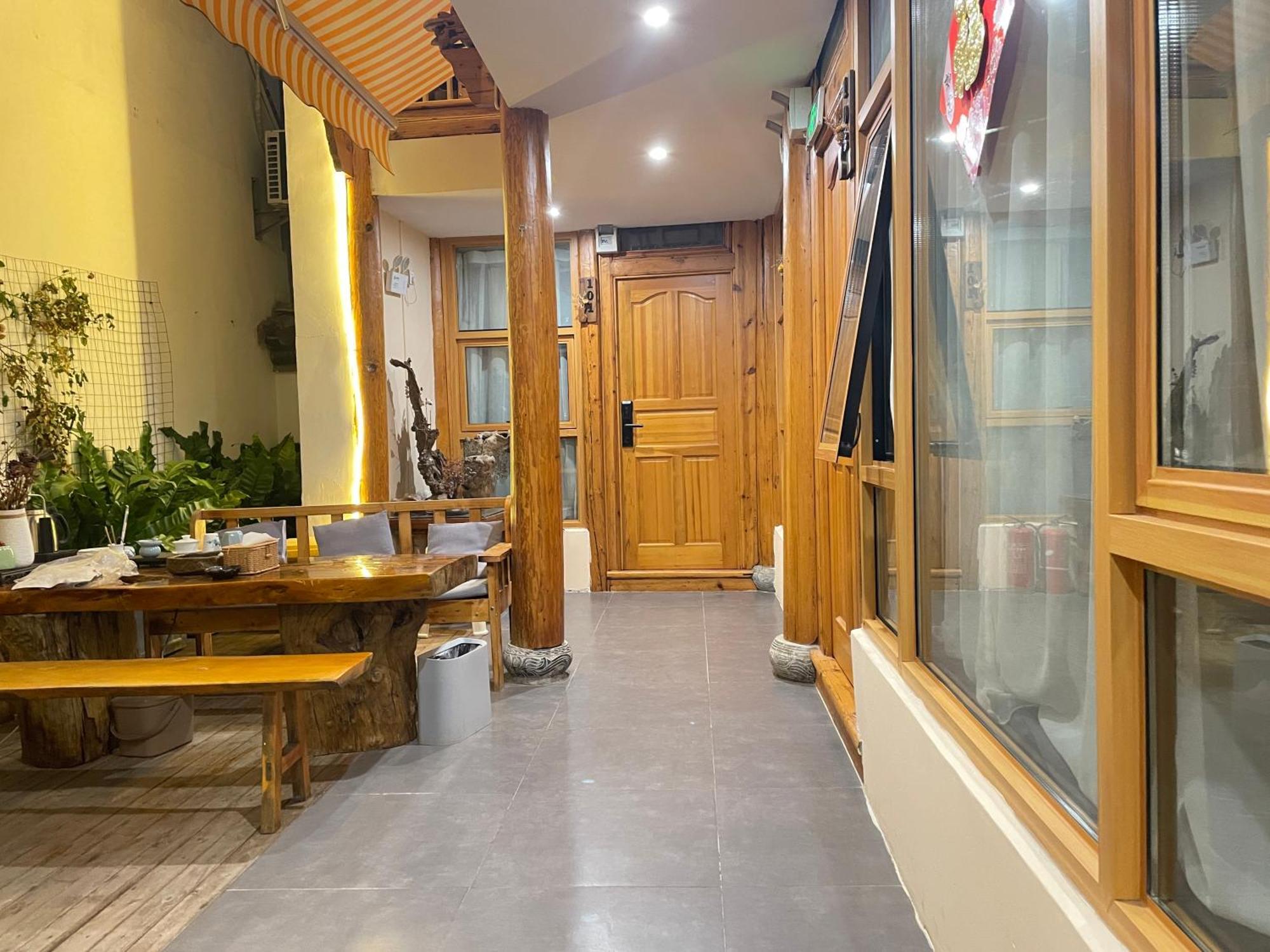 Big Tree Guesthouse - Naxi Old Style Λιγιάνγκ Εξωτερικό φωτογραφία